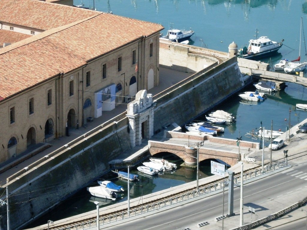 Mole Vanvitelliana Ancona kikötőjében