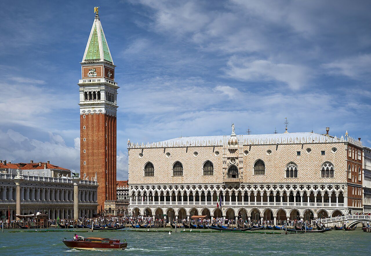 Palazzo Ducale és Szent Márk tér környéke Velencében
