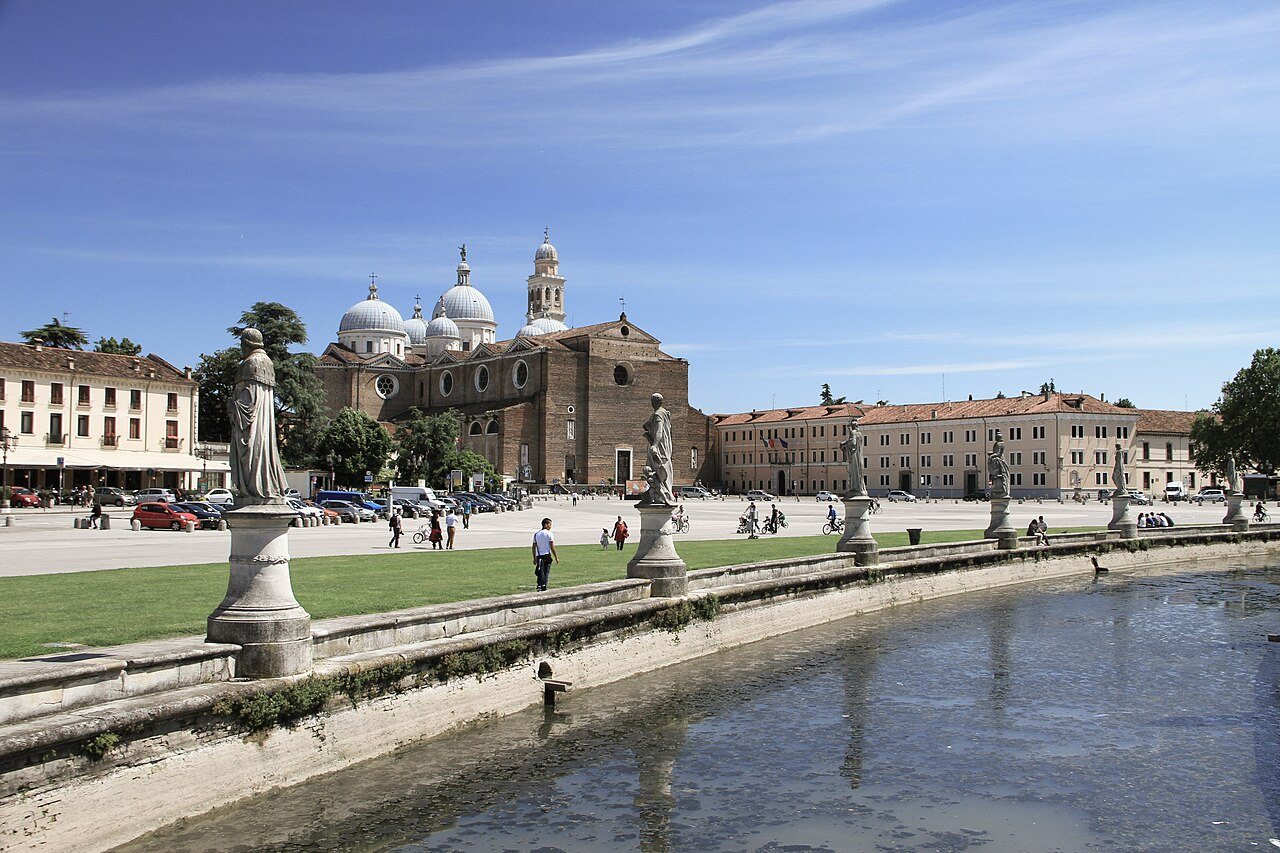 Prato della Valle elliptikus tere Padovában
