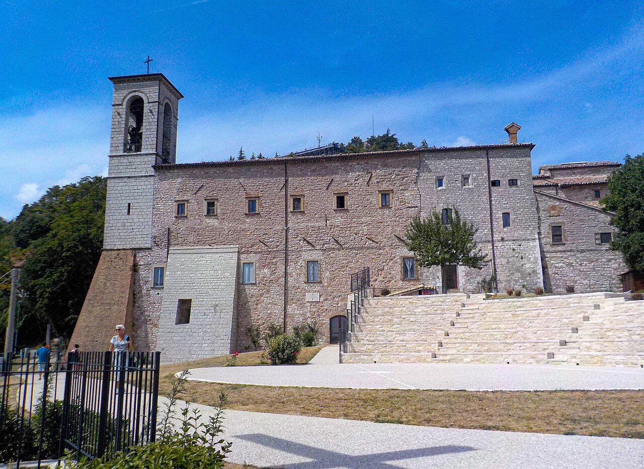 Basilica di Sant'Ubaldo a Monte Inginón, Gubbio felett